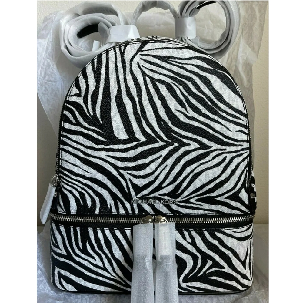 💼Michael Kors Rhea Zip Medium  Backpack - Picture 8 of 16